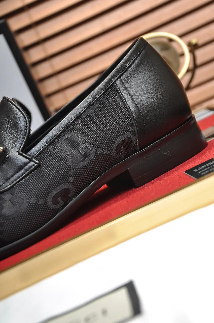 Men's shoes💰500💶Italy's top luxury men's shoe giant (GUCCI) (Gucci) (full cowhide lining) new arrival🍃Original European style🔰 Pleasant to the eye😍In order to make the shoes more durable and non-deformable🌀The production continues to follow traditional methods but there is still no lack of innovation💪Choose original sheepskin for the leather♻️ Smooth and natural And extra bright ⭐Made of imported cowhide, the first choice of rich people 38-45 (45 customized)